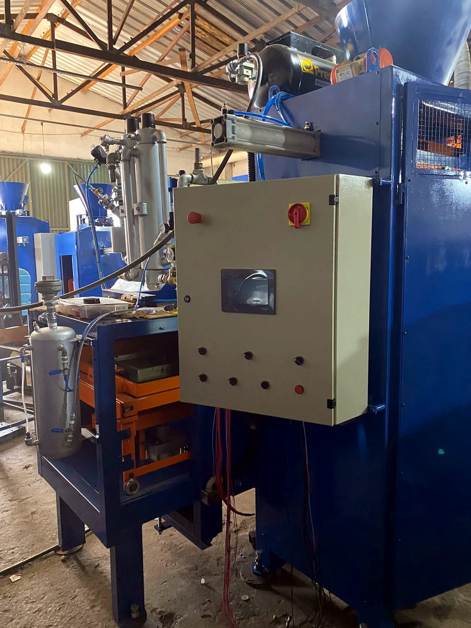 Painel e equipamento industrial da AironSul Metais